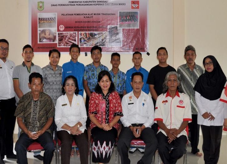 Bikin Alat Musik Tradisional Lestarikan Kesenian Asli Daerah Suarapemredkalbar Com