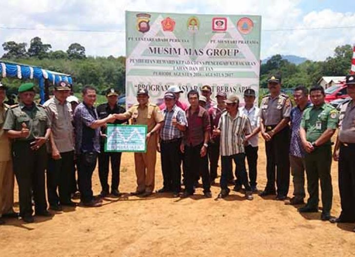 Photo of PT LAP dan PT MP Berikan Penghargaan kepada Desa Bebas Api