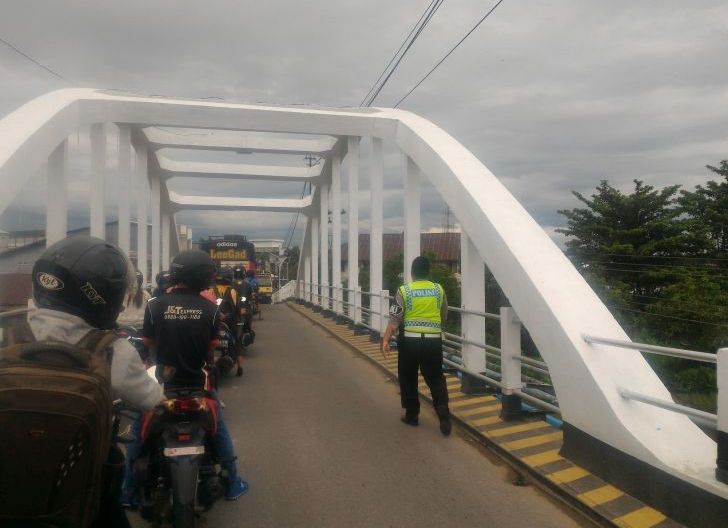 Photo of Jembatan Asam dan Batu Ditutup