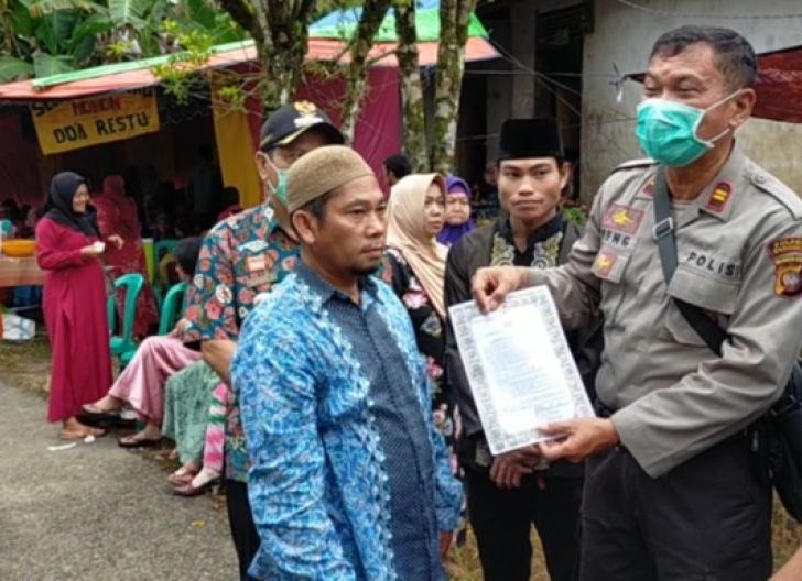 Photo of Polisi Bubarkan Pesta Pernikahan di Beduai Kabupaten Sanggau