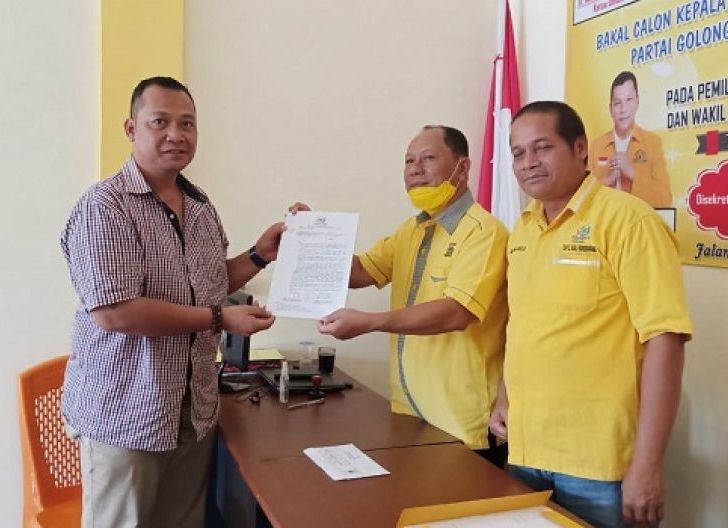 Photo of Dapat Rekomendasi Partai Golkar, Darwis Siap Bertarung Menangkan Pilkada Bengkayang