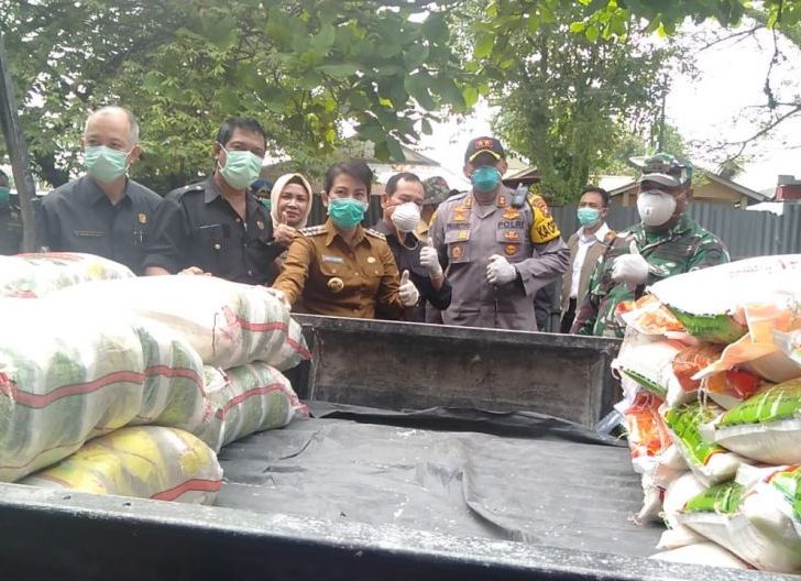 Photo of Kelangkaan Gula Pasir di Singkawang Segera Teratasi, Dropping 75 Ton Gula Pasir dari Sumatera 