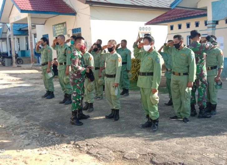 Photo of Linmas Desa Dapat Pelatihan dari Satgas TMMD