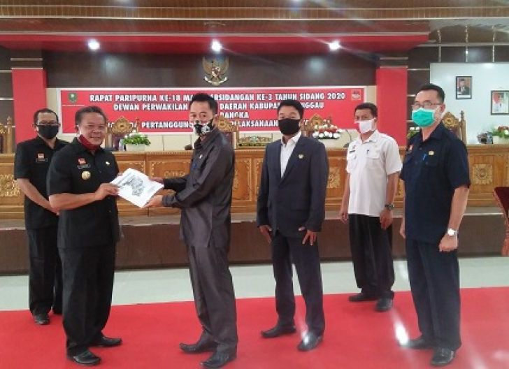Photo of Raperda Pertanggungjawaban APBD Sanggau Tahun 2019, Bupati Sampaikan Nota Pengantar ke DPRD