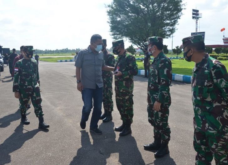 Photo of  Kasum TNI Tinjau Perbatasan RI-Malaysia di Kalbar