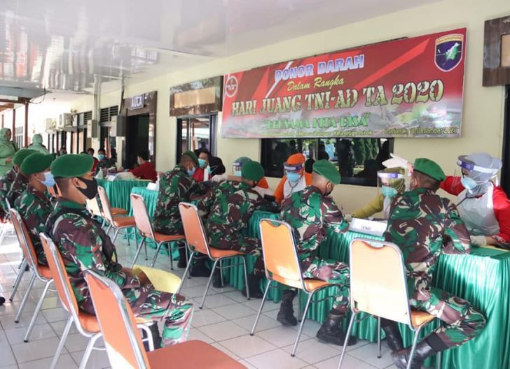 Photo of Sambut Hari Juang TNI AD, Kodam XII/Tpr Gelar Donor Darah di Rumkit TK II Kartika Husada