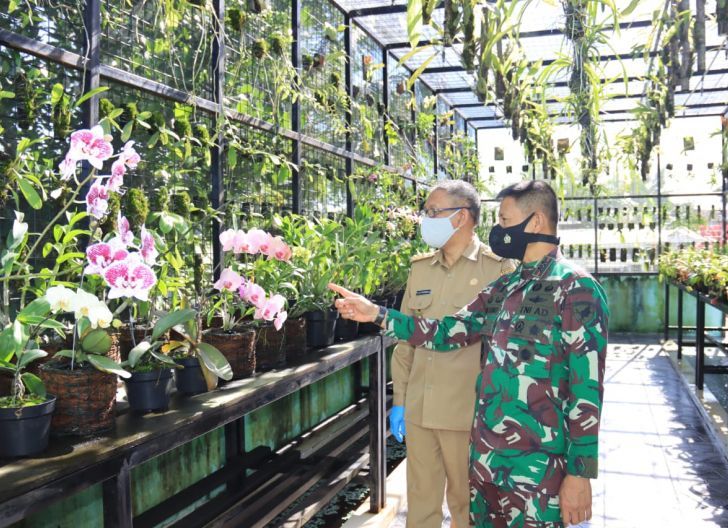 Photo of Kunjungi Makodam XII/Tpr, Gubernur Kalbar Apresiasi Persit KCK PD XII/Tpr Budidayakan Anggrek