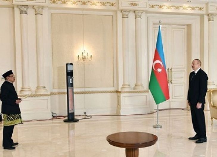 Photo of Hildi Hamid Serahkan Surat Kepercayaan Indonesia kepada Presiden Azerbaijan