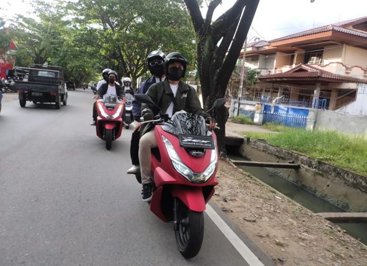 Photo of Astra Motor Kalbar, Ajak Komunitas MC Kota Pontianak Ngabuburide Bersama PCX160