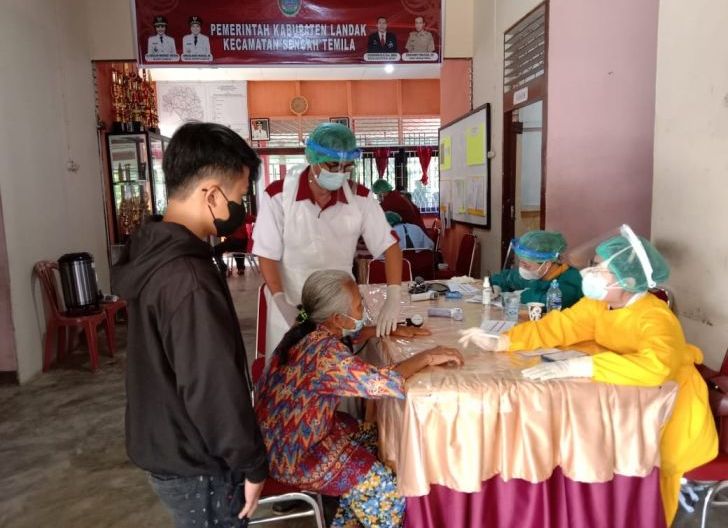 Photo of Sebanyak 600 Warga Sengah Temila Ikut Vaksinasi Massal