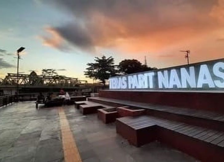 Photo of Teras Parit Nanas Jadi Destinasi Wisata Baru di Pontianak Utara