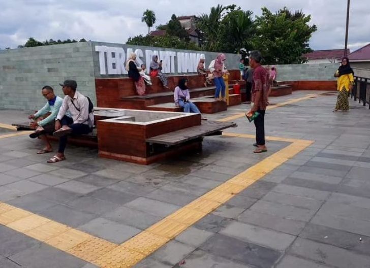 Photo of Teras Parit Nanas, Taman Berkonsep Waterfront di Tepian Sungai Landak