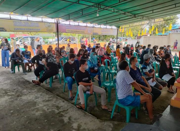 Photo of Bantu Pemerintah, Partai Golkar berikan 2000 Vaksin untuk warga Kabupaten Bengkayang