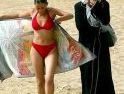 Pantai Murni di Jeddah: Wanita Arab Saudi Silakan Berdisko Barat dan...Berbikini!