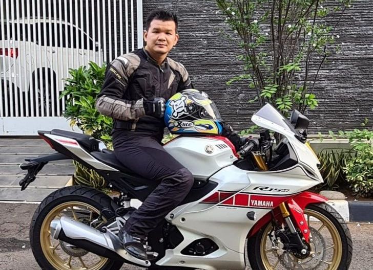 Photo of Kagumi Desain Ala Moge, Penggemar Motor Sport Ini Pilih All New R15 Connected