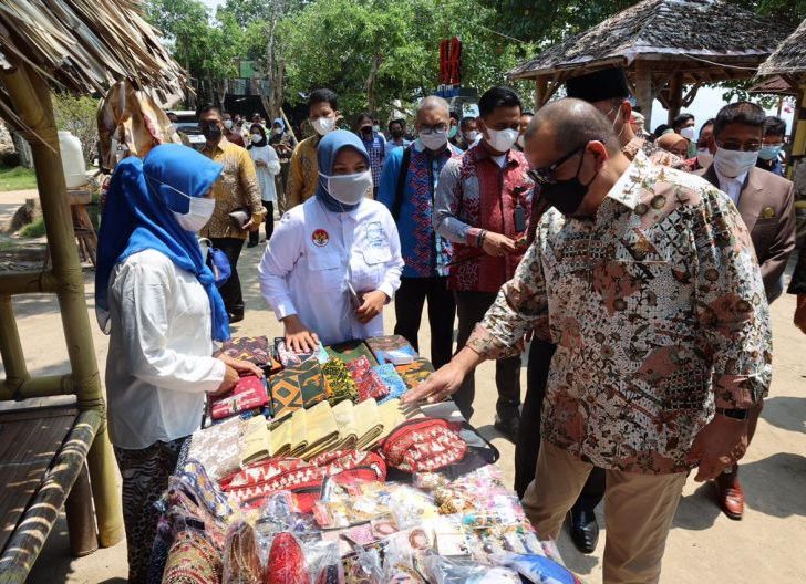Photo of Tekan Kemiskinan, Ketua DPD RI Usul Pemberdayaan Ekonomi Desa Dipercepat