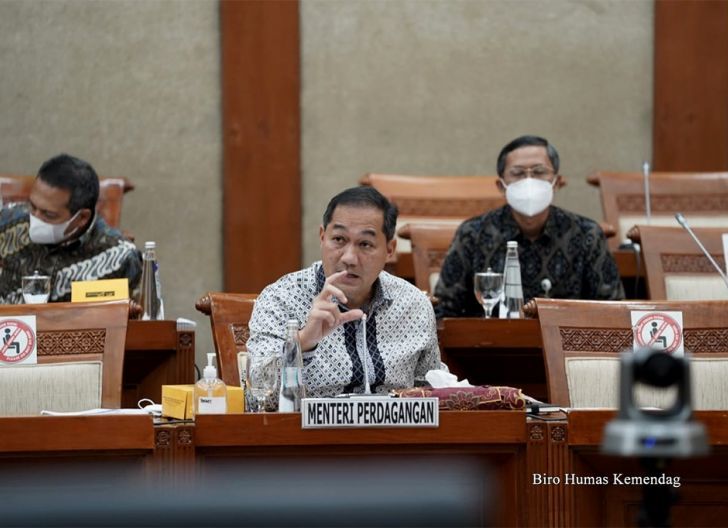 Photo of Mendag Tegaskan Stok Migor Kemasan Cukup, Pemerintah Subsidi Migor Curah