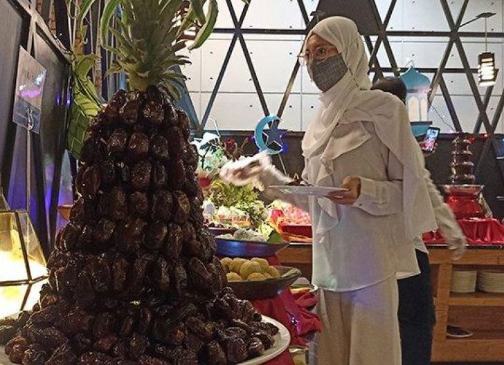 Photo of Sediakan Takjil hingga Chocolate Fountain Marshmallow, Ini Icon Andalan Fantastic Ramadhan Golden Tulip Pontianak