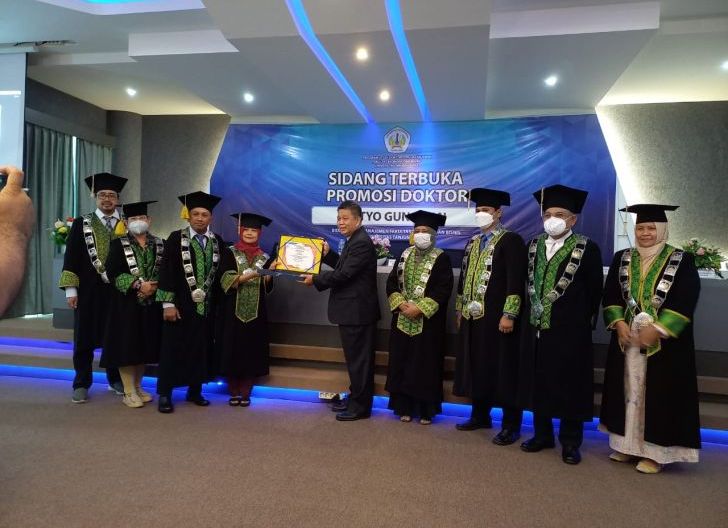 Photo of Pertahankan Disertasi di Depan Sidang Promosi, Setyo Gunawan Raih Gelar Doktor ke-21 FEB Untan