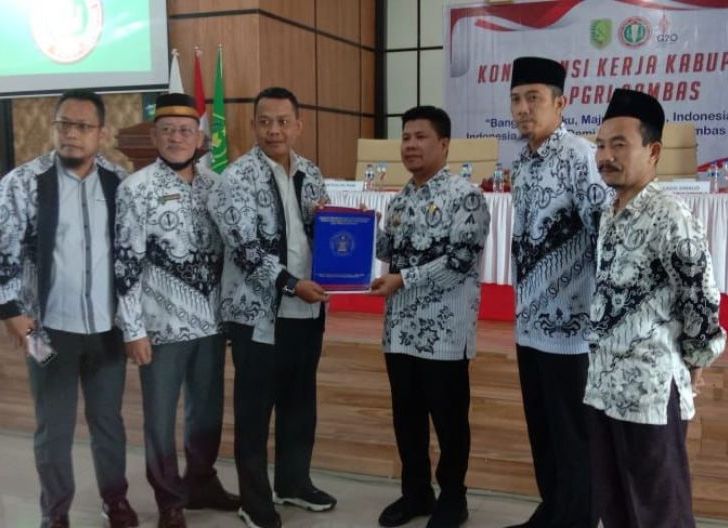 Photo of IKIP PGRI Pontianak dan Pemkab Sambas Jalin Kerjasama Tingkatkan Kompetensi serta Kualifikasi Guru Bumi Serambi Makkah