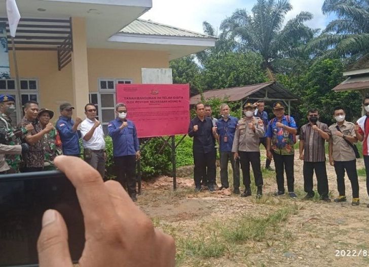 Photo of Mafia TBS Kelapa Sawit Berkeliaran di Kalimantan Barat, Ancam Kehidupan Ribuan Petani