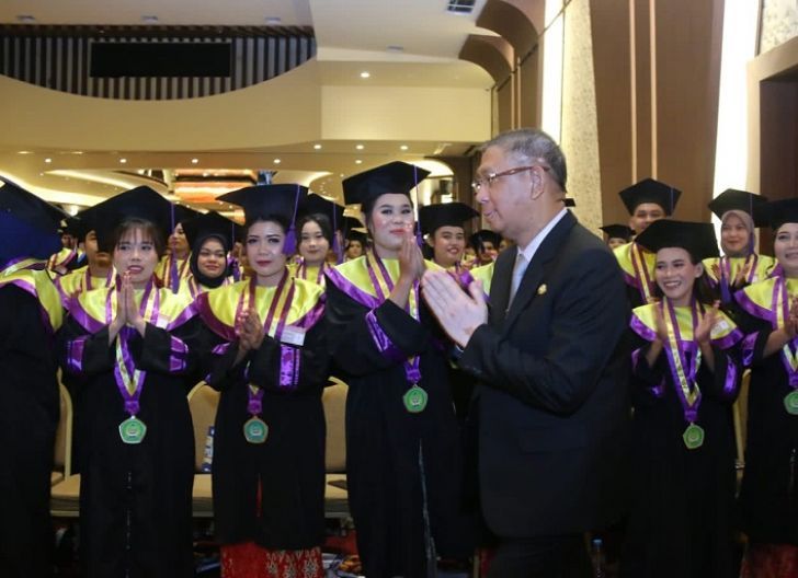 Photo of Gubernur Hadiahkan Beasiswa S2 Peraih IPK Tertinggi, IKIP PGRI Pontianak Wisuda 499 Sarjana Pendidikan
