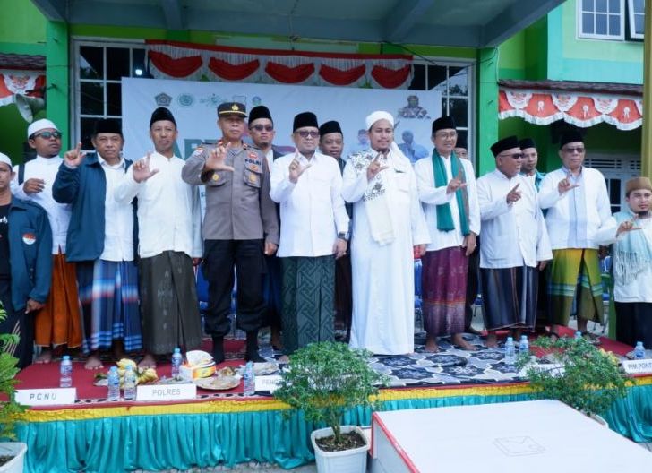 Photo of MUI Landak dan Ponpes Nurul Islam Gelar Apel dan Sholawat Bersama Peringati Hari Santri Nasional 2022
