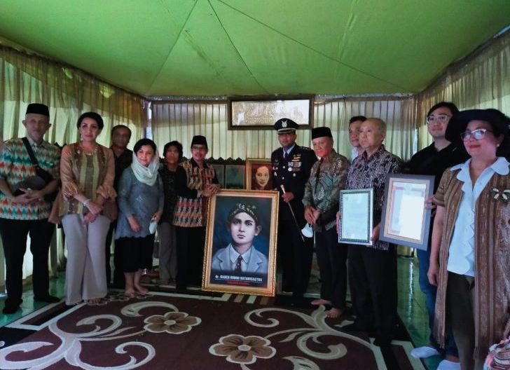 Photo of Pemkab Landak Ziarah ke Makam Pajlawan Nasional Raden Rubini Natawisastra