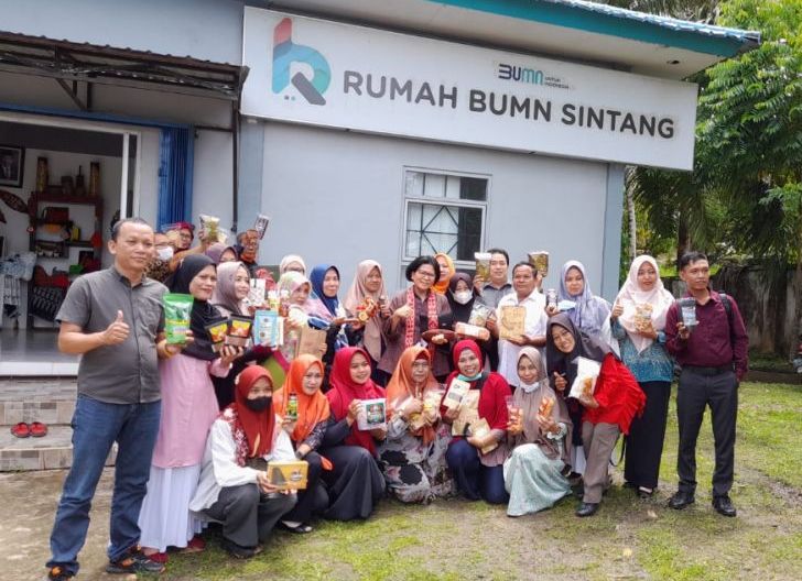 Photo of Staf Ahli Kementerian BUMN Apresiasi Upaya PLN Dorong Peningkatan Usaha Pelaku UMKM di Kalbar