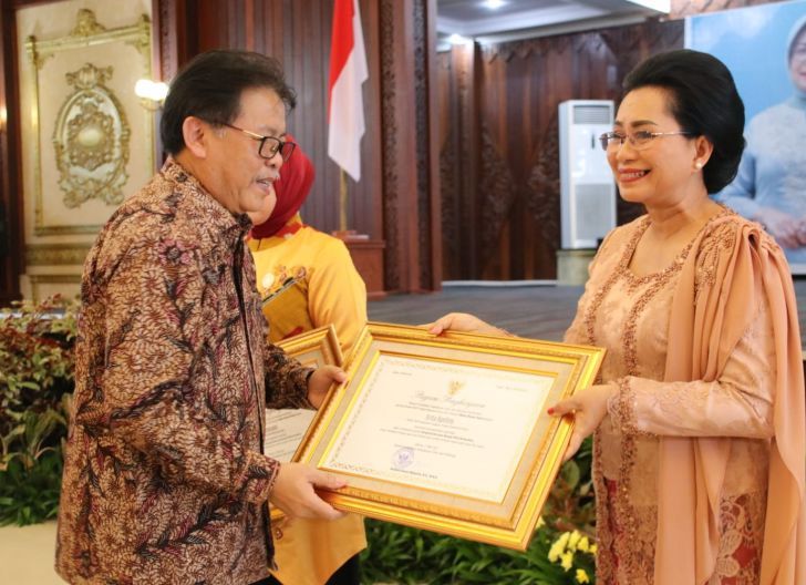 Photo of Arita PH Dianugerahi Penghargaan oleh Kemendikbud Ristek
