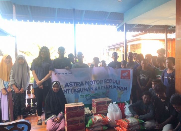 Photo of Astra Motor Kalbar Bagikan Sembako ke Panti Asuhan