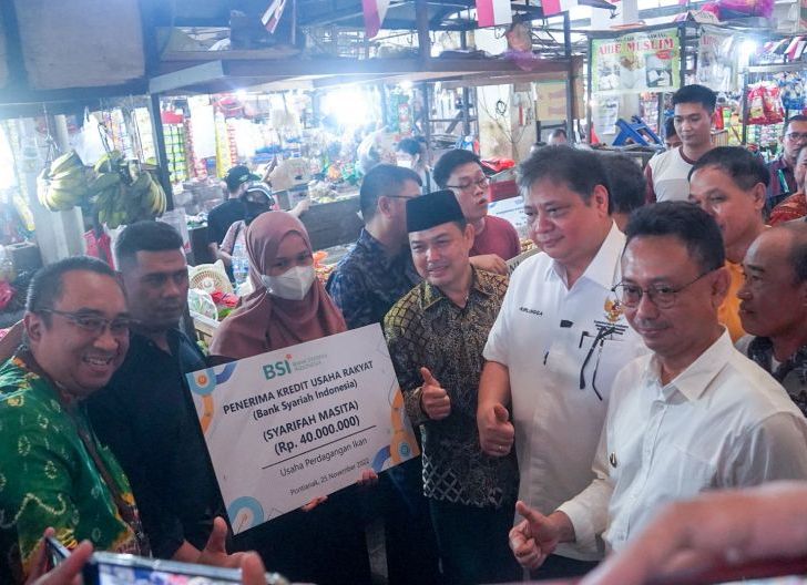 Photo of Kendalikan Inflasi Akhir Tahun, Airlangga Pantau Langsung Harga dan Pasokan Komoditas Pangan Pokok di Berbagai Daerah