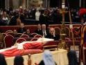 Paus Emeritus Benediktus XVI akan Dimakamkan di Bekas Ruangan Santo Yohanes Paulus II: Ribuan Orang Berikan Penghormatan Terakhir
