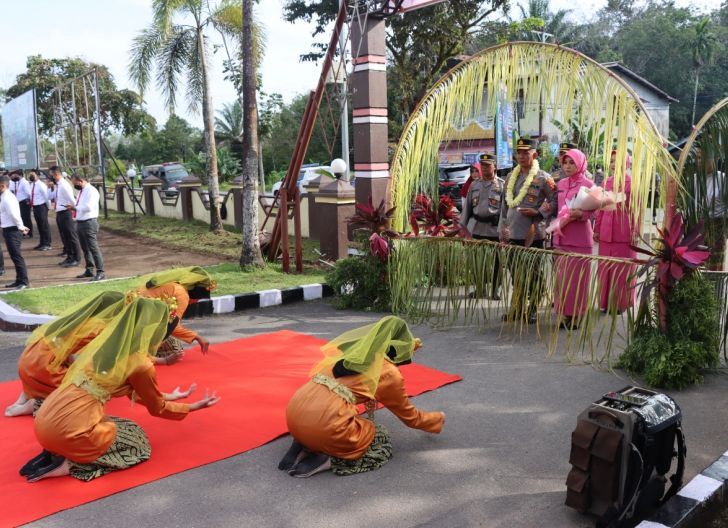 Photo of Sambut Kapolres Baru, Polres Melawi Gelar Welcome and Farewell ParadeAKBP Muhammad Syafi'i Siap Lanjutkan Program Kerja