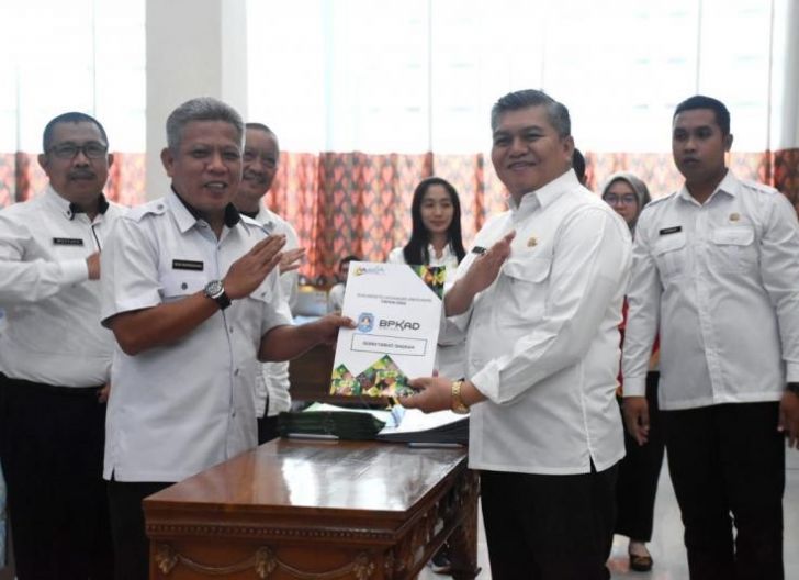 Photo of Pemkab Kubu Raya Serahkan DPA dan UP kepada 37 SKPD