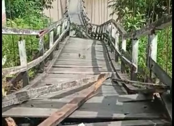 Photo of Jembatan Gantung Loka Jaya Ambruk, Warga: Kotabaru Sudah Saatnya Gunakan Jembatan Rangka Baja