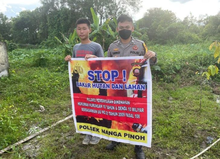Photo of Polsek Nanga Pinoh Sosialisasi  Bahaya Karhutla