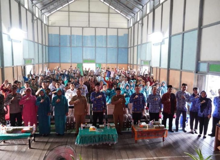 Photo of Wakil Bupati Kapuas Hulu Hadiri Kegiatan Pisah Sambut Camat Mentebah