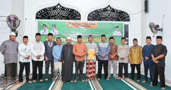 Pemkab Ketapang Beri Hibah Rp400 Juta ke Masjid Sirajul Munir Sukaharja