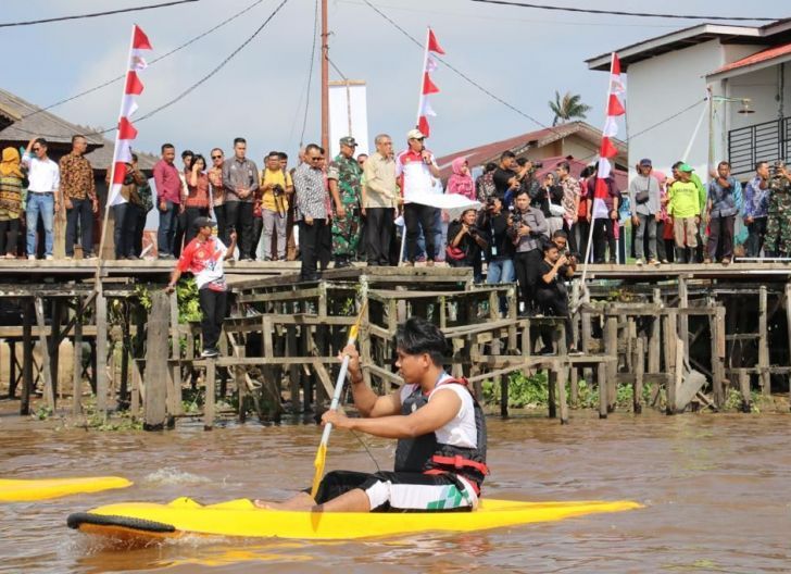 Photo of Pemprov Gelar Festival Kapuas Kalbar Award 2023 di Desa Wisata Kampung Caping