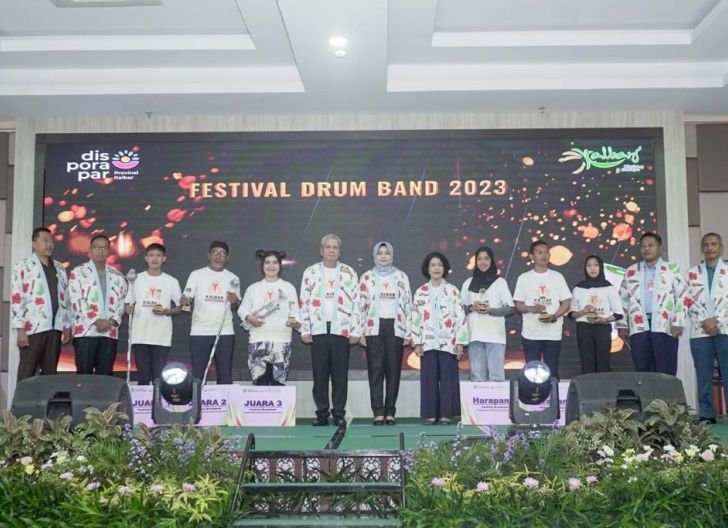 Photo of Sukses Puncak Gelaran Kalbar Award 2023, Gubernur Tambah Hadiah Tiga Set Alat Drumband untuk Sang Juara