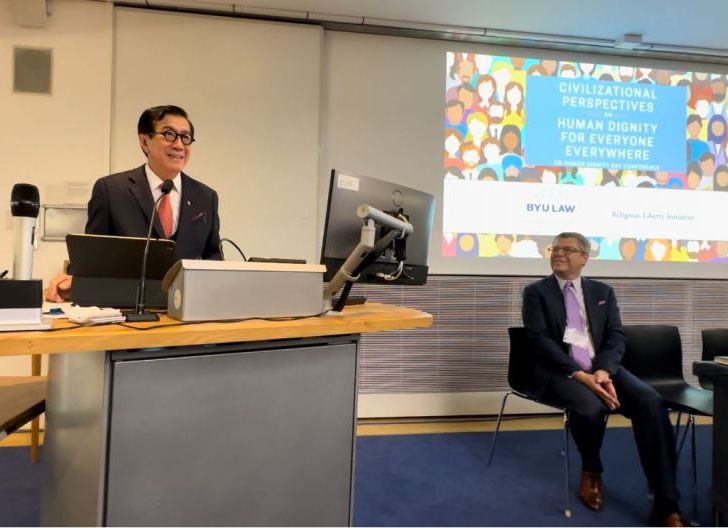Photo of Di Oxford, Menteri Yasonna Bicara Soal Human Dignity