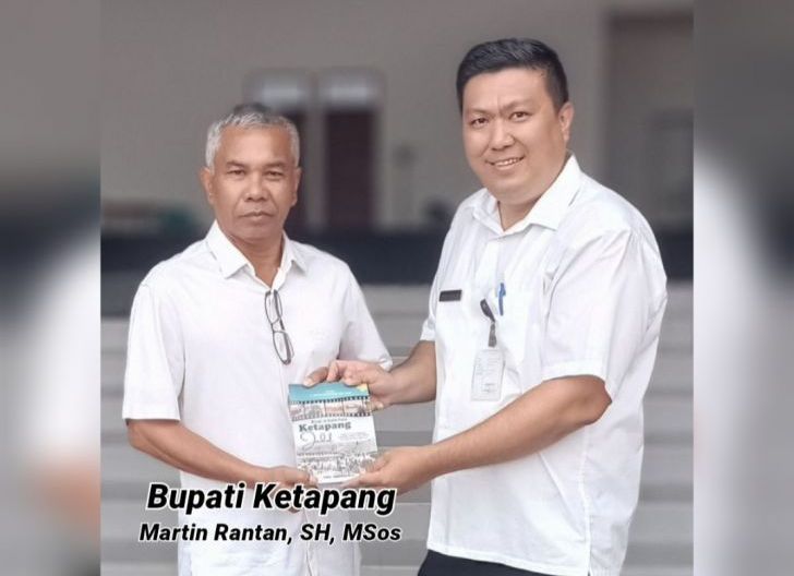 Photo of Bernostalgia Lewat Buku Kisah di Balik Foto Ketapang Jadul