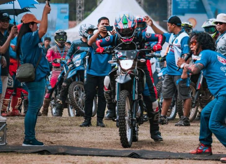 Photo of Shell bLU cRU Yamaha Enduro Challenge Bandung Diikuti 102 Starter, Komunitas, Pembalap Grasstrack dan Road Race Nasional