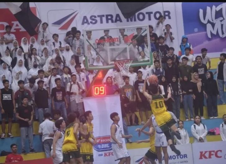 Photo of Tampil Penuh Determinasi, Para Atlet Basket Pelajar Kalbar Termotivasi di Honda DBL West Kalimantan Series 2023