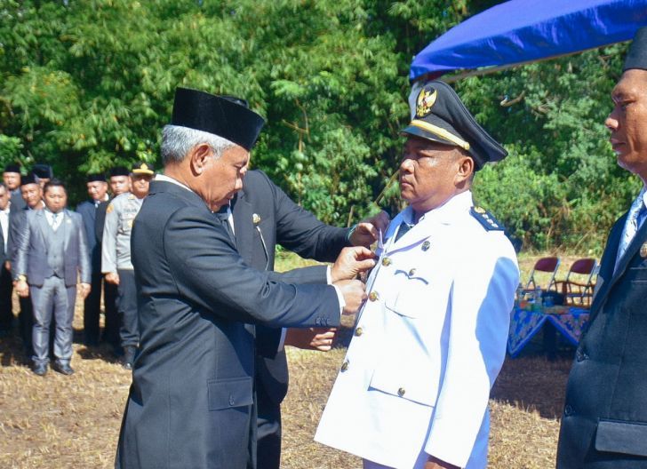 Photo of Lantik Camat dan Sekcam Tumbang Titi, Bupati Minta Semua Pihak Jaga Kerukunan di Tahun Politik