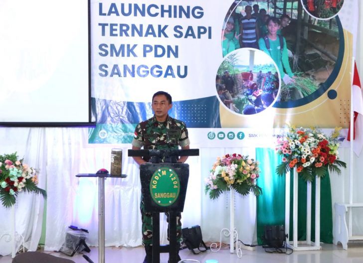 Photo of Dandim 1204/sgu Launching Ternak Sapi di SMK PDN Sanggau