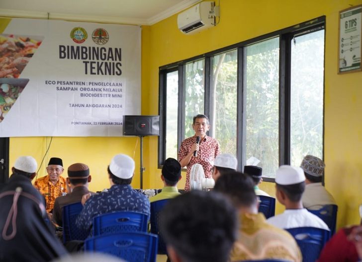 Photo of Santri Ikuti Bimtek Eco Pesantren Pengelolaan Sampah Organik melalui Biodigester Mini 