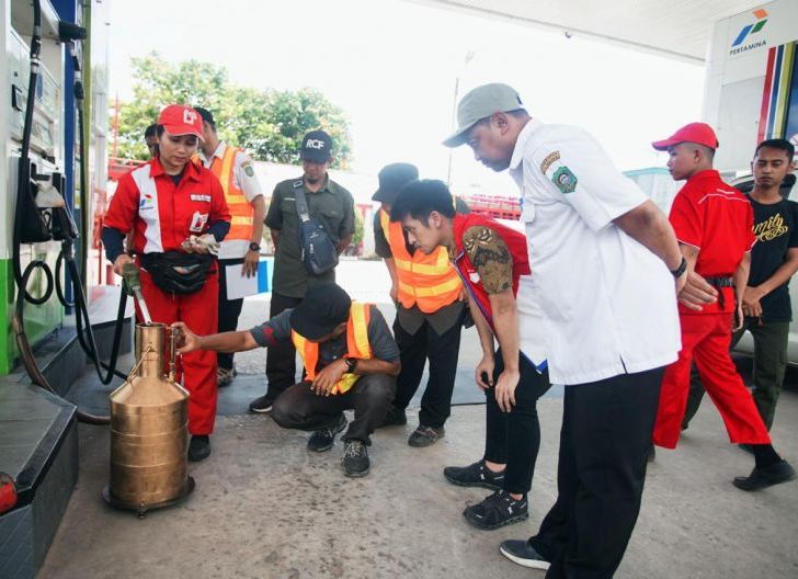 Photo of Pemkot Singkawang Bersama PT Pertamina Patra Niaga Sidak SPBU Antisipasi Kecurangan