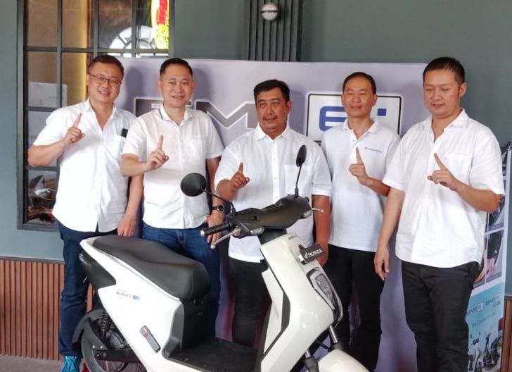 Photo of Fitur Lengkap dan Desain Mewah, Honda EM1 e: dan Honda EM1 e: PLUS Karya Anak Bangsa Produksi Pabrik AHM di Pegangsaan 
